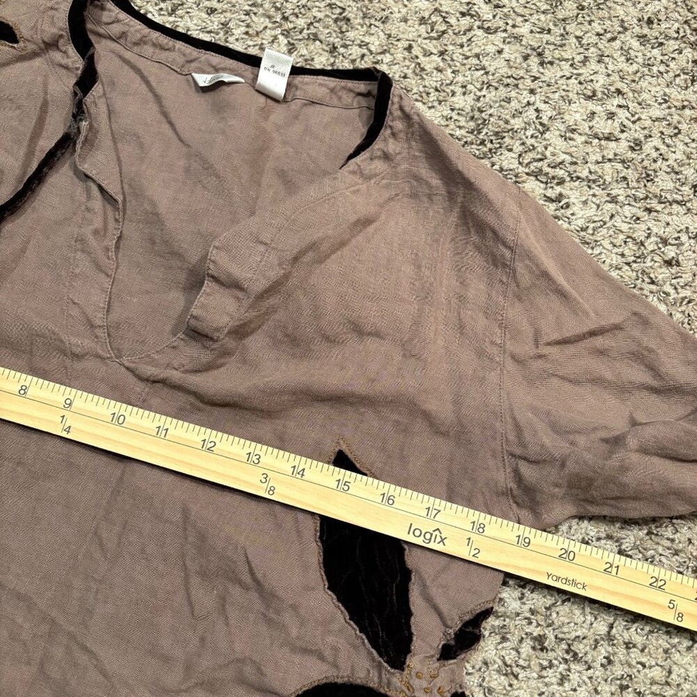 Brown  Blouse With Black Floral Cutouts & 3/4 Sleeves V-Neck Womens M - Picture 6 of 7